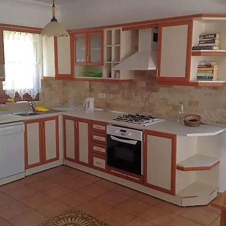 Villa Sleeps 5 Pool Air Con *